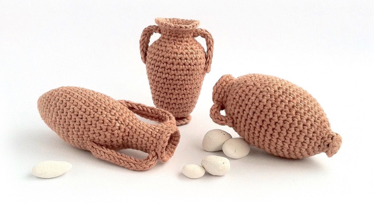 Crocheted Amphorae