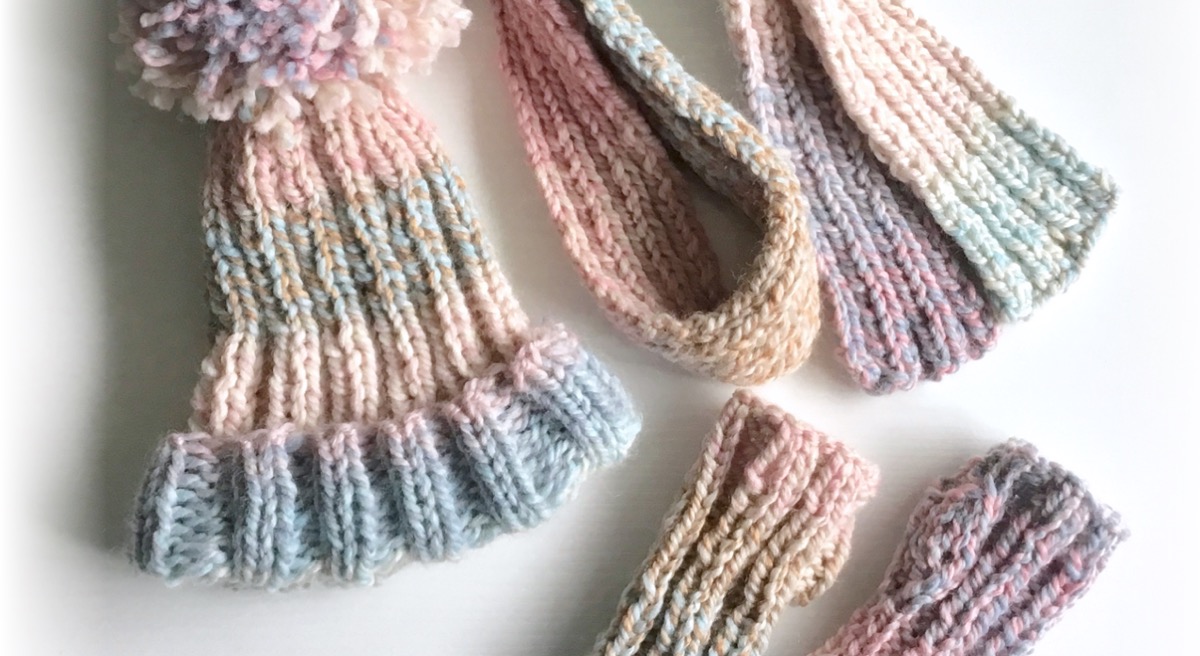 Quick and easy chunky knit hat, scarf and fingerless mittens